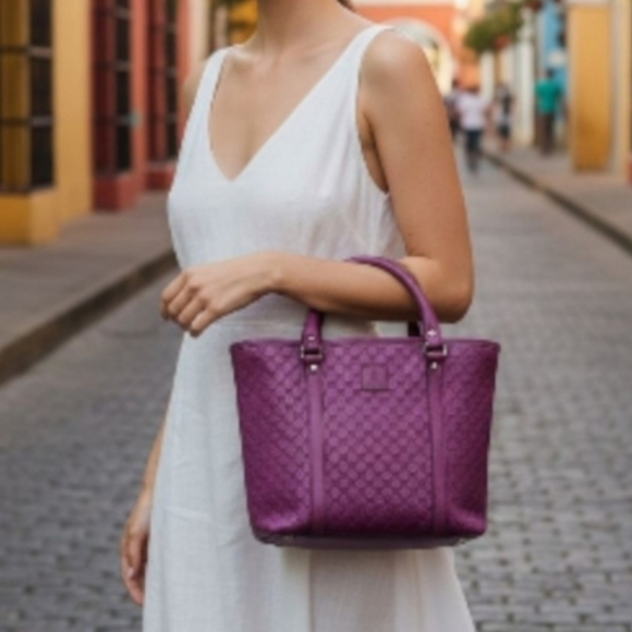 Gucci Handbags - Gucci Microguccissima Leather Tote